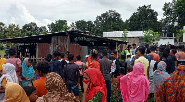 জীবননগরে নিজ ঘরে একজনকে গলা কেটে হত্যা