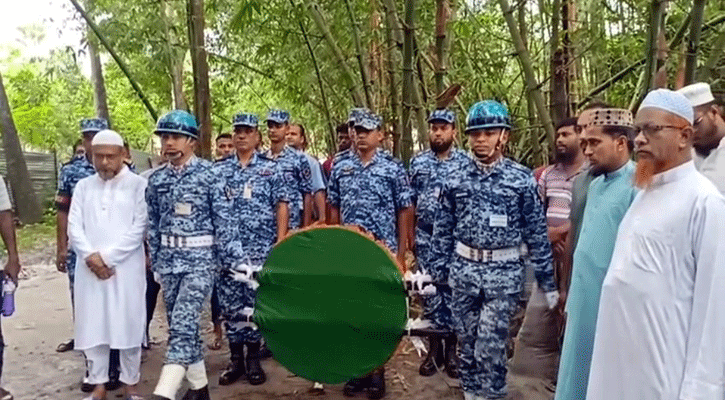 কুমিল্লায় মাহতাবের সমাধিতে বিমান বাহিনীর শ্রদ্ধা