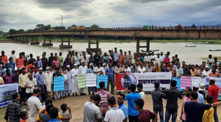 সিলেটে বালু সন্ত্রাসের তাণ্ডবে ধসের ঝুঁকিতে ধলাই সেতু 
