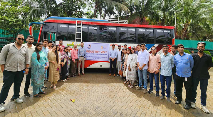 কেডিএস টেক্সটাইল পরিদর্শনে সিআইইউ'র শিক্ষার্থীরা