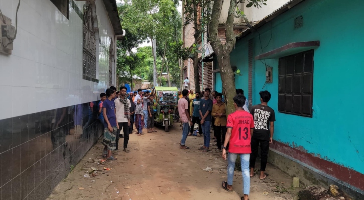 বুড়িচংয়ে বাসায় মিলল মা-মেয়ের লাশ
