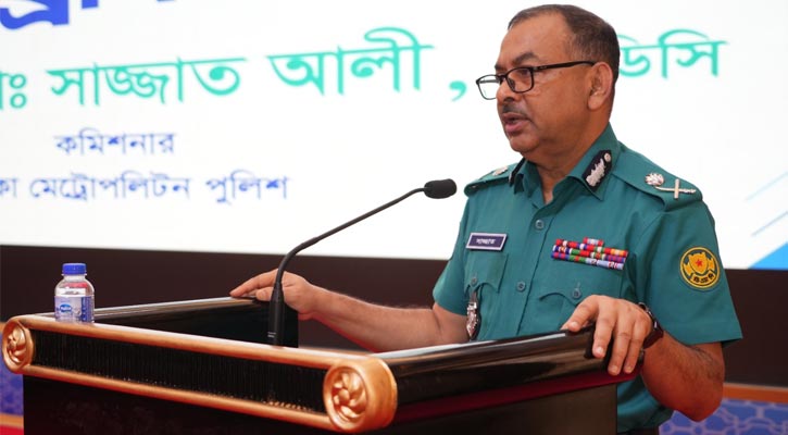 কর্মরত এসআইদের প্রতি পেশাদারিত্ব ও স্বচ্ছতার আহ্বান ডিএমপি কমিশনারের