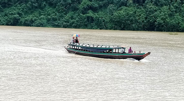 নিষেধাজ্ঞা শেষে মধ্যরাতে কাপ্তাই হ্রদে নামছেন জেলেরা