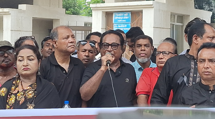 আলো আর আসবে না, আপনারা অন্ধকারে নিমজ্জিত: নায়ক উজ্জ্বল