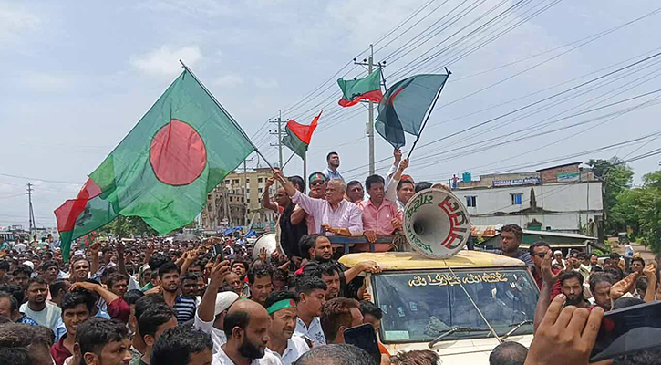 ‘দেশকে ফ্যাসিবাদ মুক্ত করতে হলে গণতন্ত্রের দিকে যেতে হবে’