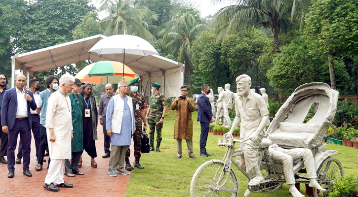 গণভবন এখন জুলাই জাদুঘর,  ঘুরে দেখলেন প্রধান উপদেষ্টা