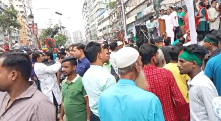 ‘মা মাটি ডাকছে, তারেক রহমান আসছে’ স্লোগানে মুখর নয়াপল্টন