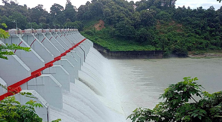 কাপ্তাই বাঁধের জলকপাট খুলে সেকেন্ডে ছাড়া হচ্ছে ৪৯ হাজার কিউসেক পানি