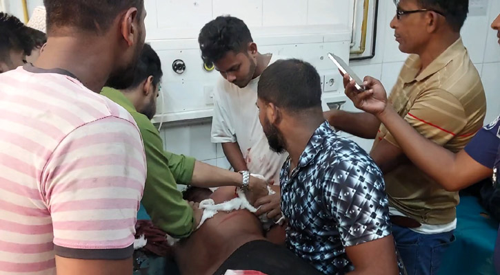 মাদারীপুরে ৩ ভাইকে কুপিয়ে জখম
