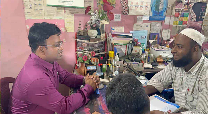 বিশেষজ্ঞ পরিচয়ে ‘জটিল রোগের’ চিকিৎসা, লাখ টাকা জরিমানা 