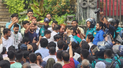 আল-আরাফাহ্ ব্যাংক অফিসে চাকরিচ্যুতদের হামলা, আহত ১৫