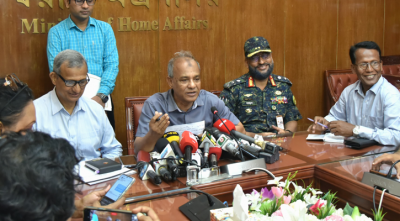 হারানো অস্ত্রের খবর দিলে পুরস্কার: স্বরাষ্ট্র উপদেষ্টা