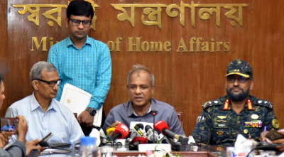 প্রিসাইডিং অফিসারের নিরাপত্তায় একজন অস্ত্রধারী আনসার থাকবে