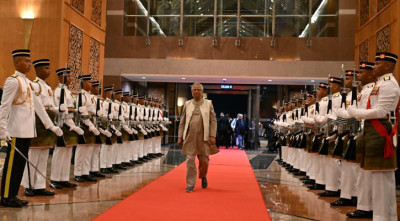 মালয়েশিয়ায় পৌঁছেছেন প্রধান উপদেষ্টা