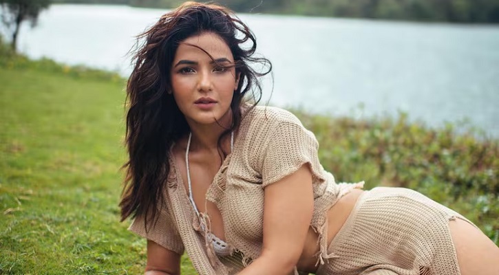 পরিচালক অন্য কিছু করানোর চেষ্টা করছিলেন: জেসমিন