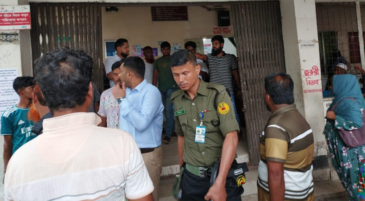 আড়াইহাজারে ট্রাক-সিএনজি সংঘর্ষে নিহত বেড়ে ৪