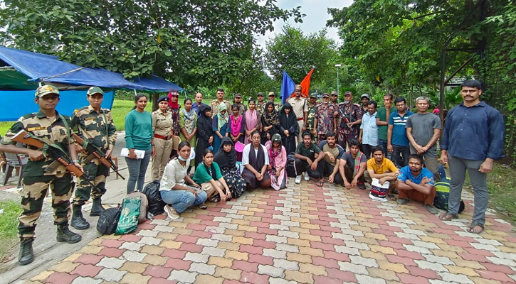 ভারতে আটক ২২ বাংলাদেশিকে হস্তান্তর
