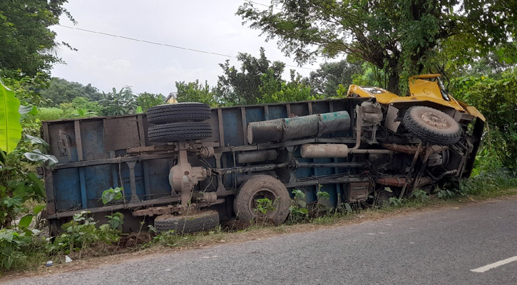 আলমডাঙ্গায় ট্রাক দুর্ঘটনায় চালক নিহত