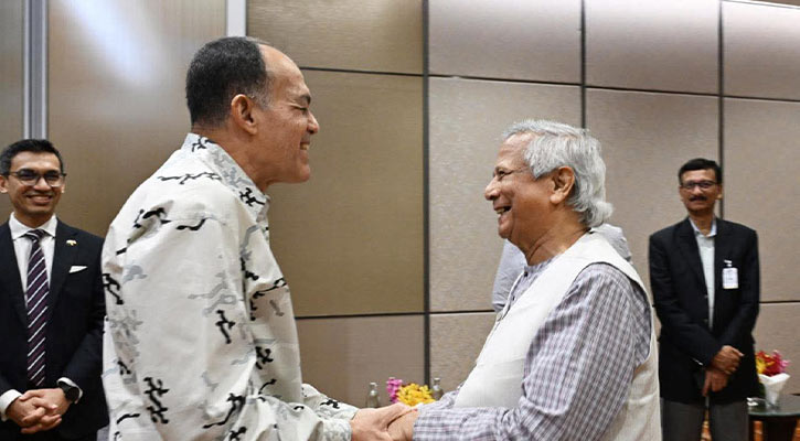 প্রধান উপদেষ্টার সঙ্গে মালয়েশীয় ব্যবসায়ী মোখতার আল বুখারির সাক্ষাৎ