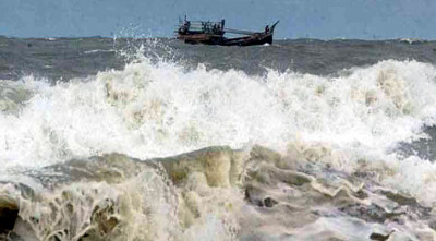 সব সমুদ্রবন্দরে তিন নম্বর সংকেত