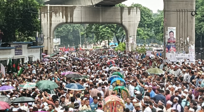 প্রেস ক্লাবের সামনের সড়ক অবরোধ শিক্ষকদের