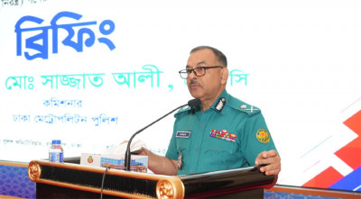এসআইদের পেশাদারিত্ব ও নিরপেক্ষতার সঙ্গে দায়িত্ব পালনের আহ্বান ডিএমপি কমিশনারের