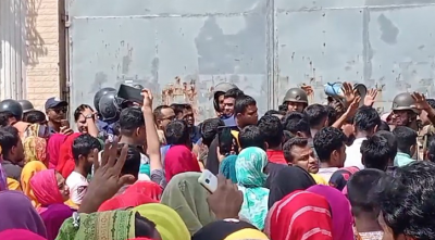 আশুলিয়ায় শ্রমিকদের সড়ক অবরোধ, ১৫ কারখানায় ছুটি ঘোষণা 