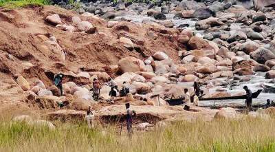 রাংপানির পাথরও খাচ্ছে পাথরখেকোরা