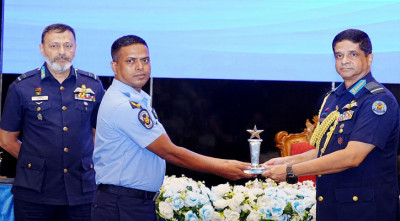 ২০২৪ সালের শ্রেষ্ঠ বিমানসেনা ও এমওডিসিদের ট্রফি ও সনদপত্র প্রদান