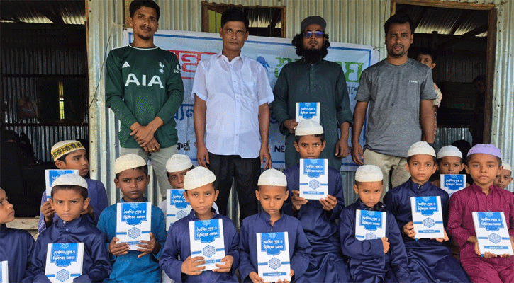 বসুন্ধরা শুভসংঘের উদ্যোগে মাদরাসা শিক্ষার্থীদের মাঝে বই বিতরণ