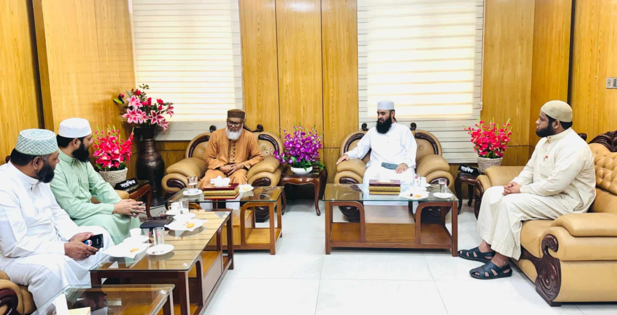 ধর্ম উপদেষ্টার সঙ্গে সাক্ষাৎ করলেন মিজানুর রহমান আজহারী