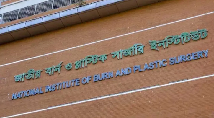 গেন্ডারিয়ায় মধ্যরাতের আগুনে মারা গেলেন সন্তান, মৃত্যুশয্যায় মা-বাবা