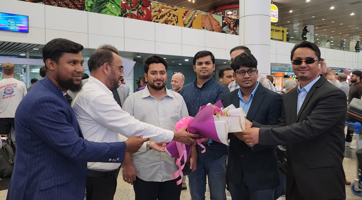 কুয়ালালামপুরে পৌঁছেছেন নাহিদ ইসলাম