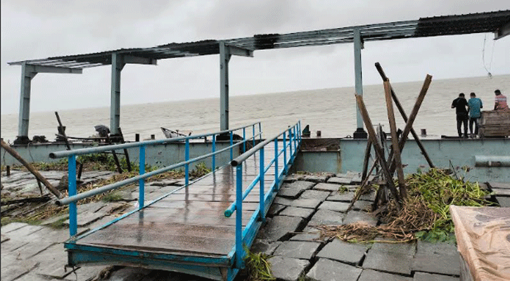 ভোলায় ৩ দিন ধরে অভ্যন্তরীণ ১০ রুটে লঞ্চ চলাচল বন্ধ