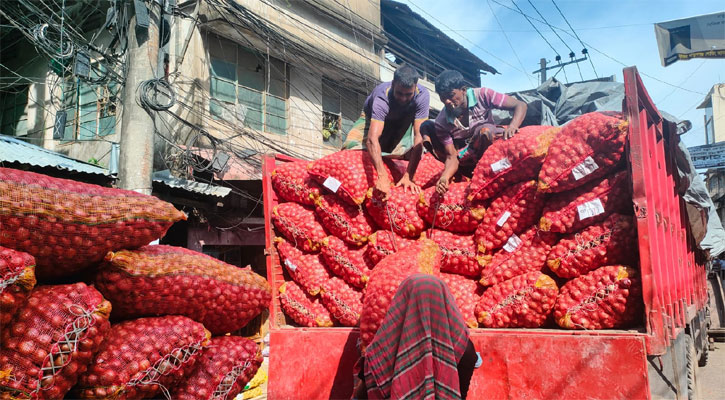 খাতুনগঞ্জে পেঁয়াজ ৭০ টাকা, দেশি রসুন ৮০