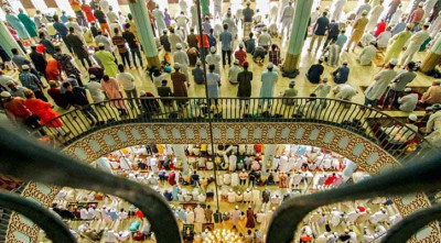 জুমার নামাজ মসজিদেই আদায় করা উত্তম