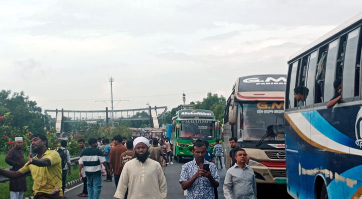 ঢাকা-ভাঙ্গা এক্সপ্রেসওয়েতে ৪ গাড়ির সংঘর্ষ, আহত ২০