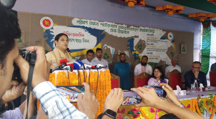 আর ছাড় নয়, পলিথিন পেলেই জব্দ করা হবে: পরিবেশ উপদেষ্টা