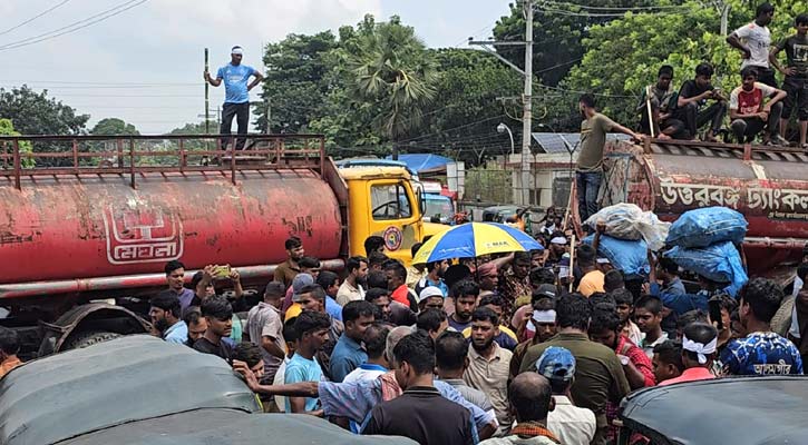 চাঁদাবাজির অভিযোগে ঢাকা-পাবনা মহাসড়ক ৪ ঘণ্টা অবরোধ