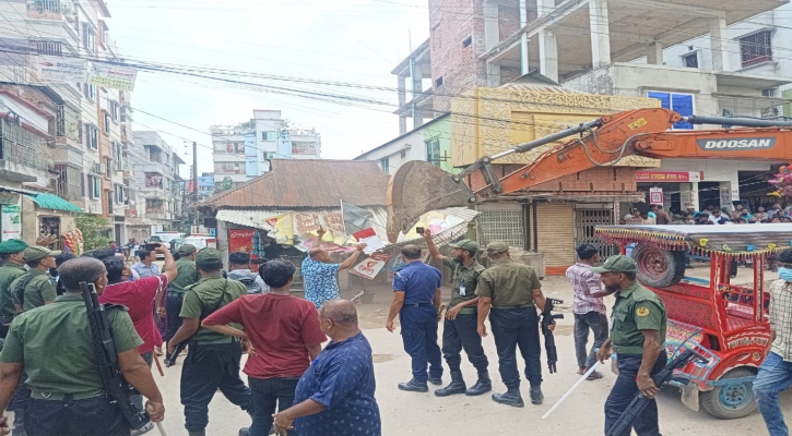 কুমেক হাসপাতালের সামনে উচ্ছেদ অভিযান