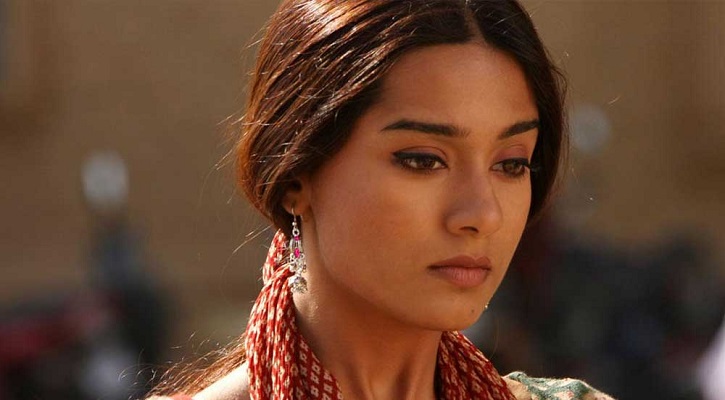 ৬ বছর পর ফিরছেন অমৃতা