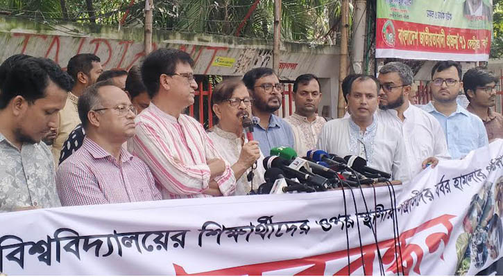 চবি সংঘর্ষে সরকারের ভূমিকা নিয়ে প্রশ্ন তুললেন মান্না