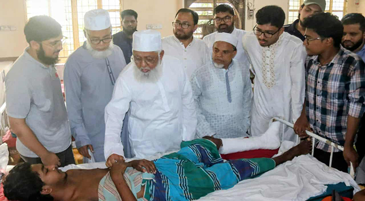 চবি শিক্ষার্থীদের দেখতে চমেক হাসপাতালে শাহজাহান চৌধুরী