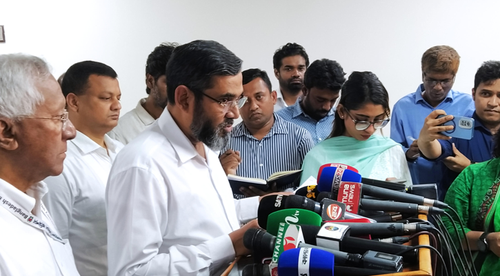 কেন্দ্রে প্রিসাইডিং অফিসারই সর্বেসর্বা