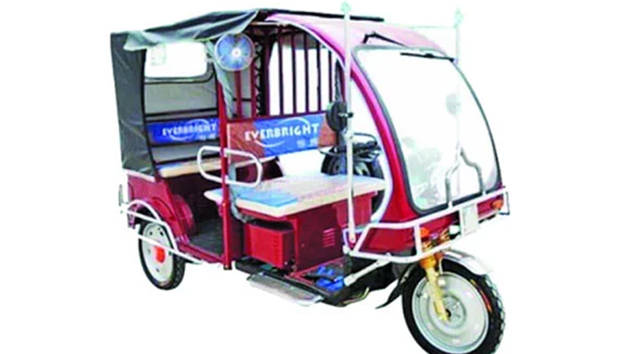 ব্যাটারি রিকশার দখলে ঢাকা