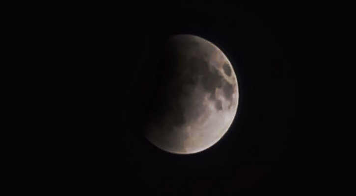 দেখা মিলল ‘ব্লাড মুন’র