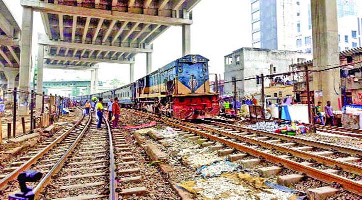 রেললাইনের ধারে মাদকের হাট