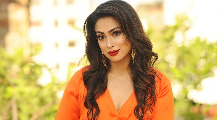 যে কারণে ক্ষমা চাইলেন পপি