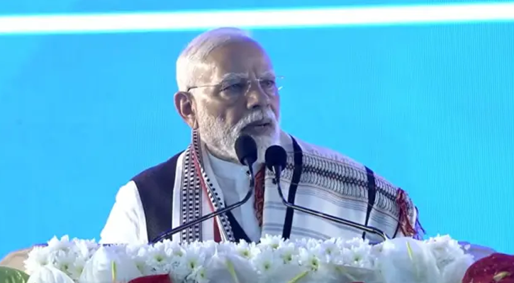 অশান্ত হয়ে ওঠার ২৮ মাস পর মণিপুরে নরেন্দ্র মোদী