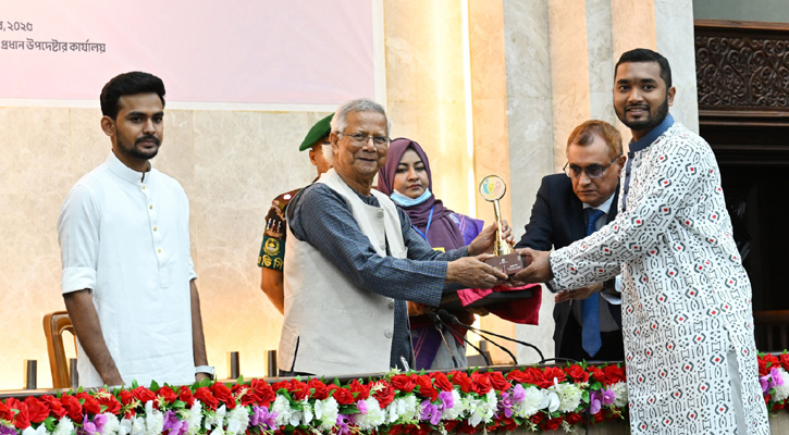 তরুণরা সক্রিয় থাকলে কোনো সমস্যাই অমীমাংসিত থাকবে না: ড. ইউনূস
